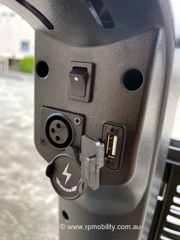 Xtaga Impala USB port